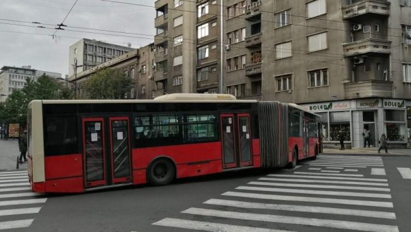 АУТОБУС УПАО У ШАХТ: Несрећа на Звездари, повређена путница АУТОБУС УПАО У ШАХТ: Несрећа на Звездари, повређена путница
