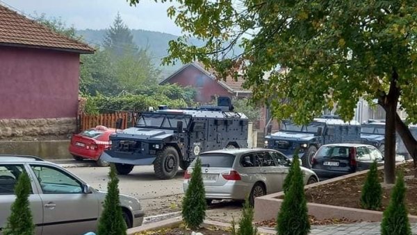 ОВО ЈЕ СРБИН КОГ СУ УПУЦАЛИ ПРИПАДНИЦИ РОСУ: Мучки га устрелили у леђа, хитно пребачен у болницу ОВО ЈЕ СРБИН КОГ СУ УПУЦАЛИ ПРИПАДНИЦИ РОСУ: Мучки га устрелили у леђа, хитно пребачен у болницу