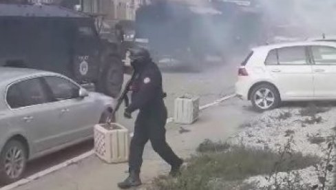 ПОГЛЕДАЈТЕ: Тренутак када су припадници РОСУ упуцали Србина у леђа (ВИДЕО) ПОГЛЕДАЈТЕ: Тренутак када су припадници РОСУ упуцали Србина у леђа (ВИДЕО)