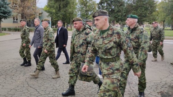 ОЧЕКУЈЕ СЕ ДОЛАЗАК ВУЧИЋА: Ускоро почиње састанак о албанској агресији ОЧЕКУЈЕ СЕ ДОЛАЗАК ВУЧИЋА: Ускоро почиње састанак о албанској агресији