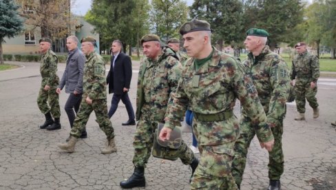 ОЧЕКУЈЕ СЕ ДОЛАЗАК ВУЧИЋА: Ускоро почиње састанак о албанској агресији ОЧЕКУЈЕ СЕ ДОЛАЗАК ВУЧИЋА: Ускоро почиње састанак о албанској агресији