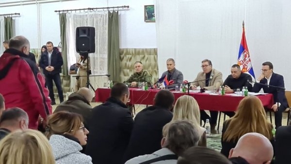 БОРИЛИ СМО СЕ ДА САЧУВАМО ЛУЧУ СРПСКЕ ДРЖАВЕ: Председник Вучић након обраћања народа са КиМ БОРИЛИ СМО СЕ ДА САЧУВАМО ЛУЧУ СРПСКЕ ДРЖАВЕ: Председник Вучић након обраћања народа са КиМ
