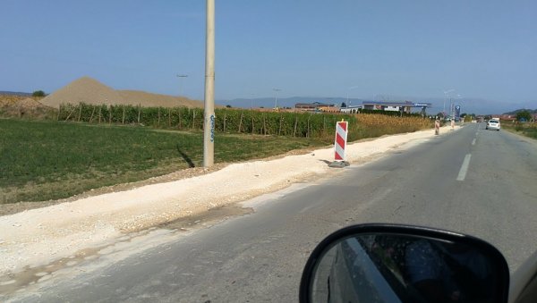 НАДОКНАДЕ И ЗА ВЕЋ ПОКЛОЊЕНО: Тужбе за фактичку експропријацију празне буџете Лесковца и Власотинца НАДОКНАДЕ И ЗА ВЕЋ ПОКЛОЊЕНО: Тужбе за фактичку експропријацију празне буџете Лесковца и Власотинца