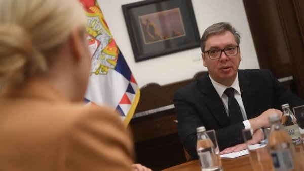 НИЗ ВАЖНИХ САСТАНАКА: Вучић разговарао са Вулином, Доловац, Шћепановићевом и Станојковићевом НИЗ ВАЖНИХ САСТАНАКА: Вучић разговарао са Вулином, Доловац, Шћепановићевом и Станојковићевом