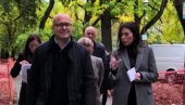 NOVI SAD DOBIJA ZALIVNE SISTEME: Vučević i Vujovićeva obišli radove u Futoškom parku NOVI SAD DOBIJA ZALIVNE SISTEME: Vučević i Vujovićeva obišli radove u Futoškom parku
