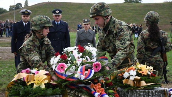 СТРЕЉАЛИ СУ 2.000 ЦИВИЛА: У Краљеву обележена 80. годишњица крвавог фашистичког злочина (ФОТО) СТРЕЉАЛИ СУ 2.000 ЦИВИЛА: У Краљеву обележена 80. годишњица крвавог фашистичког злочина (ФОТО)