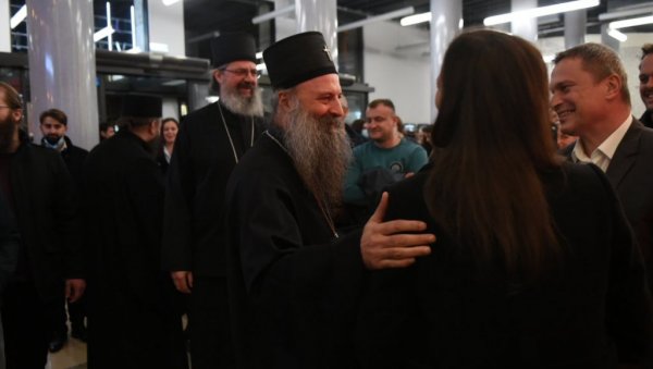 ПРЕМИЈЕРА ФИЛМА БОЖИЈИ ЧОВЕК: Присуствовао и патријарх Порфирије (ФОТО) ПРЕМИЈЕРА ФИЛМА БОЖИЈИ ЧОВЕК: Присуствовао и патријарх Порфирије (ФОТО)