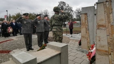 POLOŽENI VENCI ZA RUSKU BRAĆU: Na Dan oslobođenja Kruševca u Drugom svetskom ratu otkriveno obnovljeno obeležje Crvenoarmejcima (FOTO) POLOŽENI VENCI ZA RUSKU BRAĆU: Na Dan oslobođenja Kruševca u Drugom svetskom ratu otkriveno obnovljeno obeležje Crvenoarmejcima (FOTO)