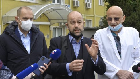 OПЕРАЦИЈОМ СПАСЛИ ТРОЈЕ МАЛИШАНА: Др Костолни из Лондона извео неколико захвата са колегама у Тиршовој OПЕРАЦИЈОМ СПАСЛИ ТРОЈЕ МАЛИШАНА: Др Костолни из Лондона извео неколико захвата са колегама у Тиршовој