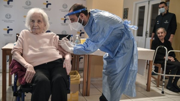 ДОМОВИ ПОБЕДИЛИ КОРОНУ: У установама за смештај најстаријих грађана вакцинација имала добар ефекат ДОМОВИ ПОБЕДИЛИ КОРОНУ: У установама за смештај најстаријих грађана вакцинација имала добар ефекат