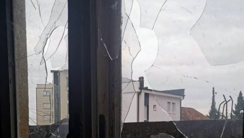NOVA PROVOKACIJA ALBANACA: Ponovo kamenovana kuća Srpkinje u Peći, polomili joj sve prozore! NOVA PROVOKACIJA ALBANACA: Ponovo kamenovana kuća Srpkinje u Peći, polomili joj sve prozore!