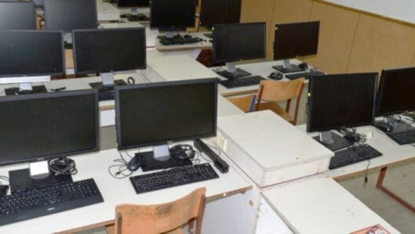 ДОНАЦИЈА ШКОЛИ: Двадесет рачунара унапредиће рад образовне установе у Рековцу ДОНАЦИЈА ШКОЛИ: Двадесет рачунара унапредиће рад образовне установе у Рековцу