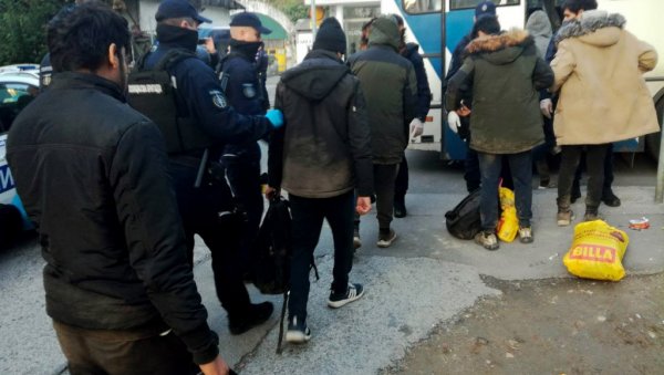 ПРОНАЂЕНО 90 ИЛЕГАЛНИХ МИГРАНАТА: Највећи број пронађен на Вождовцу - спроведени у Прихватни центар ПРОНАЂЕНО 90 ИЛЕГАЛНИХ МИГРАНАТА: Највећи број пронађен на Вождовцу - спроведени у Прихватни центар