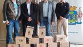 DONIRALI 50 KILOGRAMA MEDA KOVID BOLNICAMA: Poklon udruženja pčelara iz Batajnice DONIRALI 50 KILOGRAMA MEDA KOVID BOLNICAMA: Poklon udruženja pčelara iz Batajnice