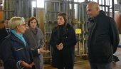 МИНИСТАРКА ВУЈОВИЋ У ТРСТЕНИКУ: Приоритет је уклањање 1.200 тона отровног отпада МИНИСТАРКА ВУЈОВИЋ У ТРСТЕНИКУ: Приоритет је уклањање 1.200 тона отровног отпада