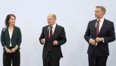 СЕМАФОР КОАЛИЦИЈА НА ДОБРОМ ПУТУ: Челници СПД-а, Зелених и ФДП-а препоручили разговоре о формирању заједничке владе СЕМАФОР КОАЛИЦИЈА НА ДОБРОМ ПУТУ: Челници СПД-а, Зелених и ФДП-а препоручили разговоре о формирању заједничке владе