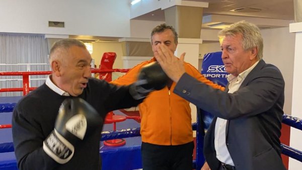ОРЛОВИ ОЧИ У ОЧИ СА ЛЕГЕНДАМА БОКСА: Качар, Вујковић и Пузовић подржали репрезентативце уочи СП у Београду ОРЛОВИ ОЧИ У ОЧИ СА ЛЕГЕНДАМА БОКСА: Качар, Вујковић и Пузовић подржали репрезентативце уочи СП у Београду