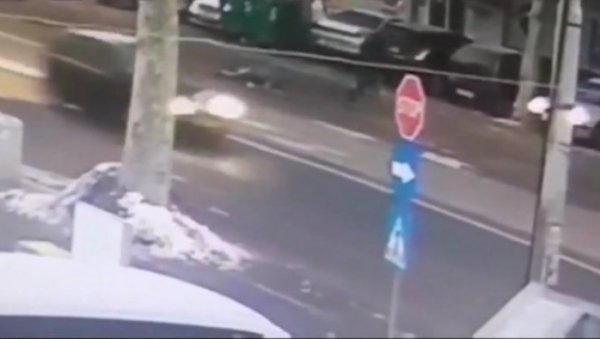 УЗНЕМИРУЈУЋИ САДРЖАЈ: Ово је снимак убиства због којег је приведена Дијана Хркаловић (ВИДЕО) УЗНЕМИРУЈУЋИ САДРЖАЈ: Ово је снимак убиства због којег је приведена Дијана Хркаловић (ВИДЕО)
