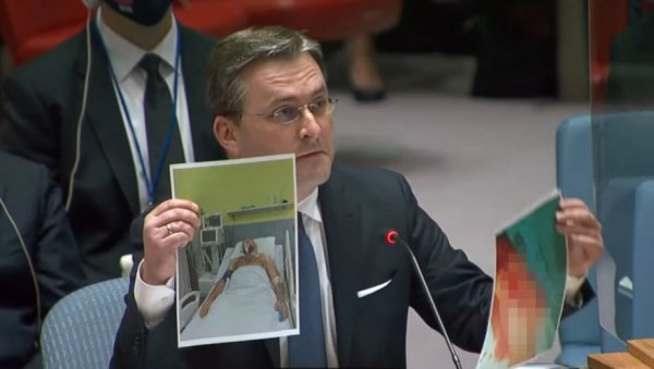 СЕЛАКОВИЋ ПОКАЗАО УЗНЕМИРУЈУЋЕ ФОТОГРАФИЈЕ: Да ли ово показује шампиона мира и стабилности на Балкану? (ФОТО) СЕЛАКОВИЋ ПОКАЗАО УЗНЕМИРУЈУЋЕ ФОТОГРАФИЈЕ: Да ли ово показује шампиона мира и стабилности на Балкану? (ФОТО)