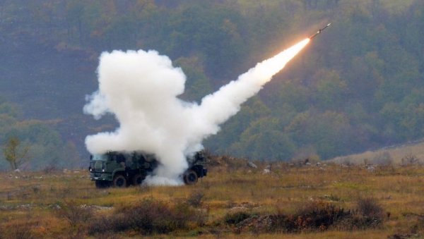РАКЕТНИ ОКРШАЈ ИЗНАД ДОЊЕЦКА: Панцир С-1 против ракете Сторм шедоу (ВИДЕО)