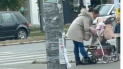 JEZIV SNIMAK IZ NOVOG SADA: Žena šamara bebu u kolicima nasred ulice (VIDEO) JEZIV SNIMAK IZ NOVOG SADA: Žena šamara bebu u kolicima nasred ulice (VIDEO)