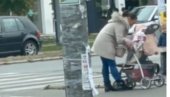 ЈЕЗИВ СНИМАК ИЗ НОВОГ САДА: Жена шамара бебу у колицима насред улице (ВИДЕО) ЈЕЗИВ СНИМАК ИЗ НОВОГ САДА: Жена шамара бебу у колицима насред улице (ВИДЕО)