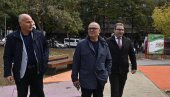 БЕОГРАД ПОБЕЂУЈЕ: Весић посетио новоизграђени дечји паркић на Звездари (ФОТО) БЕОГРАД ПОБЕЂУЈЕ: Весић посетио новоизграђени дечји паркић на Звездари (ФОТО)
