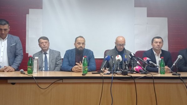 БЕЗ ЗСО ДО КРАЈА ГОДИНЕ, НАПУШТАМО ПРИШТИНСКЕ ИНСТИТУЦИЈЕ: Српска листа поручила – преговори морају да почну до новембра БЕЗ ЗСО ДО КРАЈА ГОДИНЕ, НАПУШТАМО ПРИШТИНСКЕ ИНСТИТУЦИЈЕ: Српска листа поручила – преговори морају да почну до новембра