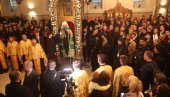 ДОЧЕКАЛИ ГА БРОЈНИ ВЕРНИЦИ: Патријарх Порфирије први пут у Сарајерву (ФОТО) ДОЧЕКАЛИ ГА БРОЈНИ ВЕРНИЦИ: Патријарх Порфирије први пут у Сарајерву (ФОТО)