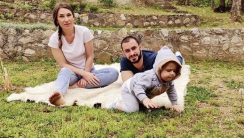 КАКО ЈЕ ЛУКА У СТОМАКУ МАЈКЕ ПОБЕДИО КОРОНУ: Чудесна прича - Он је прва беба на свету која је добијала трансфузије две недеље пре рођења КАКО ЈЕ ЛУКА У СТОМАКУ МАЈКЕ ПОБЕДИО КОРОНУ: Чудесна прича - Он је прва беба на свету која је добијала трансфузије две недеље пре рођења