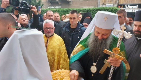 ДОЧЕК ИСПУЊЕН РАДОШЋУ: Почела дводневна посета патријарха Порфирија БиХ ДОЧЕК ИСПУЊЕН РАДОШЋУ: Почела дводневна посета патријарха Порфирија БиХ
