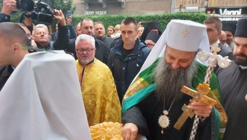 ДОЧЕК ИСПУЊЕН РАДОШЋУ: Почела дводневна посета патријарха Порфирија БиХ ДОЧЕК ИСПУЊЕН РАДОШЋУ: Почела дводневна посета патријарха Порфирија БиХ