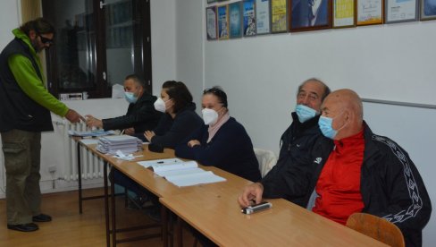 OTVORENA BIRALIŠTA: Negotinci danas biraju odbornike u lokalnom parlamentu OTVORENA BIRALIŠTA: Negotinci danas biraju odbornike u lokalnom parlamentu