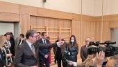IZGLEDA LEPŠE NEGO U MOJE VREME: Predsednik Vučić obišao rekonstruisanu zgradu Zemunske gimnazije (FOTO/VIDEO) IZGLEDA LEPŠE NEGO U MOJE VREME: Predsednik Vučić obišao rekonstruisanu zgradu Zemunske gimnazije (FOTO/VIDEO)