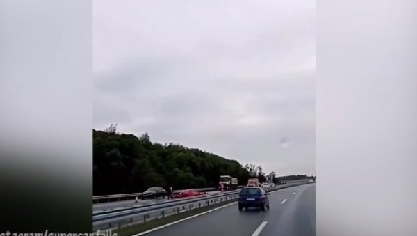 ОТКРИВЕНО ШТА СЕ ДЕСИЛО СА СЛУПАНИМ ФЕРАРИЈЕМ: Овако је дошло до незгоде у којој је уништен ауто вредан око 200.000 евра ОТКРИВЕНО ШТА СЕ ДЕСИЛО СА СЛУПАНИМ ФЕРАРИЈЕМ: Овако је дошло до незгоде у којој је уништен ауто вредан око 200.000 евра