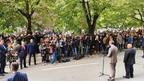 ВУЧИЋ СЕ ОБРАТИО ГРАЂАНИМА ЈАГОДИНЕ: Изградићемо путеве, нови скенер стиже у децембру (ФОТО) ВУЧИЋ СЕ ОБРАТИО ГРАЂАНИМА ЈАГОДИНЕ: Изградићемо путеве, нови скенер стиже у децембру (ФОТО)