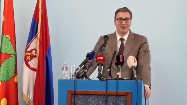 ВУЧИЋ ПОСТАО ПОЧАСНИ ГРАЂАНИН ЈАГОДИНЕ: Сањајте велике снове, тако ћете увек моћи да будете најуспешнији (ФОТО/ВИДЕО) ВУЧИЋ ПОСТАО ПОЧАСНИ ГРАЂАНИН ЈАГОДИНЕ: Сањајте велике снове, тако ћете увек моћи да будете најуспешнији (ФОТО/ВИДЕО)
