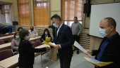 НОВАЦ ЗА САМОЗАПОШЉАВАЊЕ: Град Пирот и филијала НСЗ поделили 39 уговора НОВАЦ ЗА САМОЗАПОШЉАВАЊЕ: Град Пирот и филијала НСЗ поделили 39 уговора