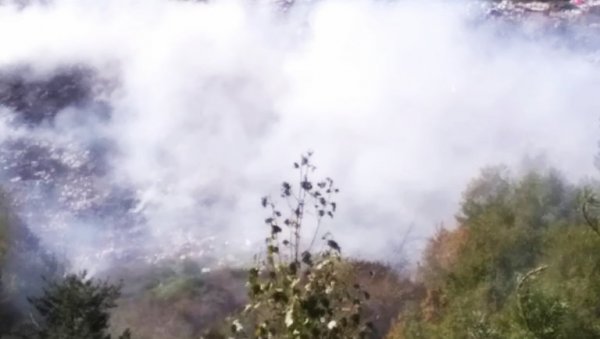 ВЕЛИКИ ПОЖАР У СЈЕНИЦИ: Ватрена стихија креће ка насељеним местима ВЕЛИКИ ПОЖАР У СЈЕНИЦИ: Ватрена стихија креће ка насељеним местима