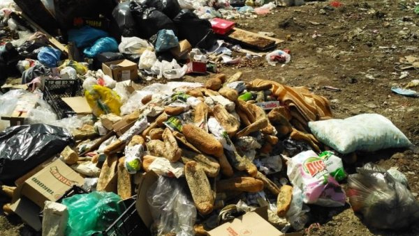 СУД “ОДБЛОКИРАО” ДЕПОНИЈУ КОД СЈЕНИЦЕ: Мештани са обронака Златара најављују блокаду пута СУД “ОДБЛОКИРАО” ДЕПОНИЈУ КОД СЈЕНИЦЕ: Мештани са обронака Златара најављују блокаду пута