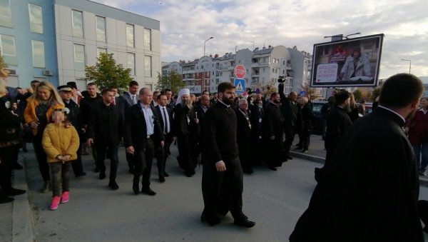 СВЕЧАН ДОЧЕК ЗА ПАТРИЈАРХА: Порфирије прошетао центром Сарајева са епископима и народом (ФОТО/ВИДЕО) СВЕЧАН ДОЧЕК ЗА ПАТРИЈАРХА: Порфирије прошетао центром Сарајева са епископима и народом (ФОТО/ВИДЕО)