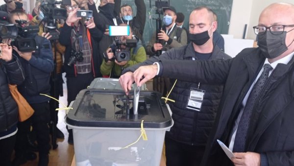 УБЕДЉИВА ПОБЕДА СРПСКЕ ЛИСТЕ: Грађани Северне Митровице на изборима показали у кога имају највише поверења УБЕДЉИВА ПОБЕДА СРПСКЕ ЛИСТЕ: Грађани Северне Митровице на изборима показали у кога имају највише поверења