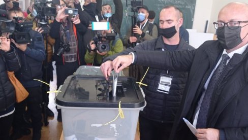 УБЕДЉИВА ПОБЕДА СРПСКЕ ЛИСТЕ: Грађани Северне Митровице на изборима показали у кога имају највише поверења УБЕДЉИВА ПОБЕДА СРПСКЕ ЛИСТЕ: Грађани Северне Митровице на изборима показали у кога имају највише поверења