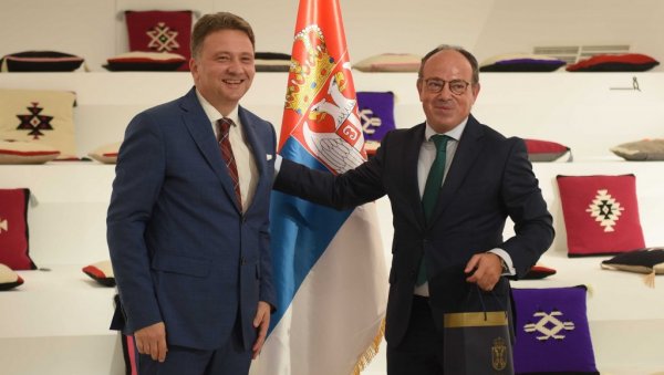 УСПЕШНА САРАДЊА: Корпорација Оракл и Влада Србије потписали Меморандум о разумевању УСПЕШНА САРАДЊА: Корпорација Оракл и Влада Србије потписали Меморандум о разумевању