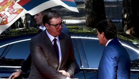 MOĆNA PORUKA PREDSEDNIKA VUČIĆA: Vi ste stub bezbednosti, služba koja garantuje sigurnost (VIDEO) MOĆNA PORUKA PREDSEDNIKA VUČIĆA: Vi ste stub bezbednosti, služba koja garantuje sigurnost (VIDEO)