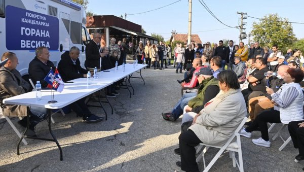 ОДВОД НАЈВАЖНИЈИ: Покретна канцеларија Горана Весића стигла до села у околини Младеновца ОДВОД НАЈВАЖНИЈИ: Покретна канцеларија Горана Весића стигла до села у околини Младеновца