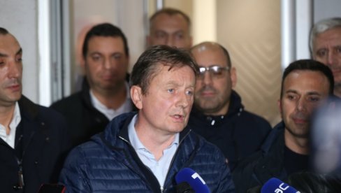 VELIKA POBEDA SNS I ALEKSANDRA VUČIĆA: Darko Glišić o trijumfu naprednjaka na lokalnim izborima u Mionici i Negotinu (FOTO) VELIKA POBEDA SNS I ALEKSANDRA VUČIĆA: Darko Glišić o trijumfu naprednjaka na lokalnim izborima u Mionici i Negotinu (FOTO)