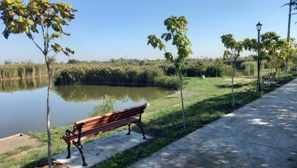 НОВА ПЕШАЧКА СТАЗА НА РИБЊАКУ: Постављен мобилијар, укупна вредност пројекта шест милиона динара НОВА ПЕШАЧКА СТАЗА НА РИБЊАКУ: Постављен мобилијар, укупна вредност пројекта шест милиона динара