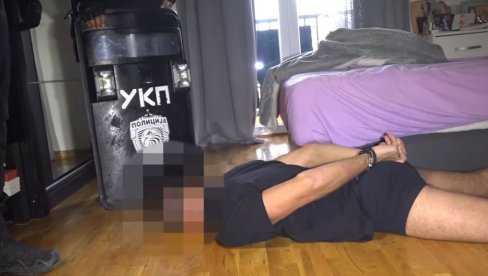 ОВАКО СУ ПАЛИ ВЕЉИНИ ВОЈНИЦИ: Снимак филмске акције хапшења осумњичених за тешко убиство (ВИДЕО) ОВАКО СУ ПАЛИ ВЕЉИНИ ВОЈНИЦИ: Снимак филмске акције хапшења осумњичених за тешко убиство (ВИДЕО)
