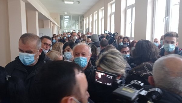 ПОБЕДА ЧВРСТ ТЕМЕЉ ЗА ЗСО: Српска листа после избора на КиМ потврдила доминацију, следи борба за испуњење Бриселског споразума ПОБЕДА ЧВРСТ ТЕМЕЉ ЗА ЗСО: Српска листа после избора на КиМ потврдила доминацију, следи борба за испуњење Бриселског споразума